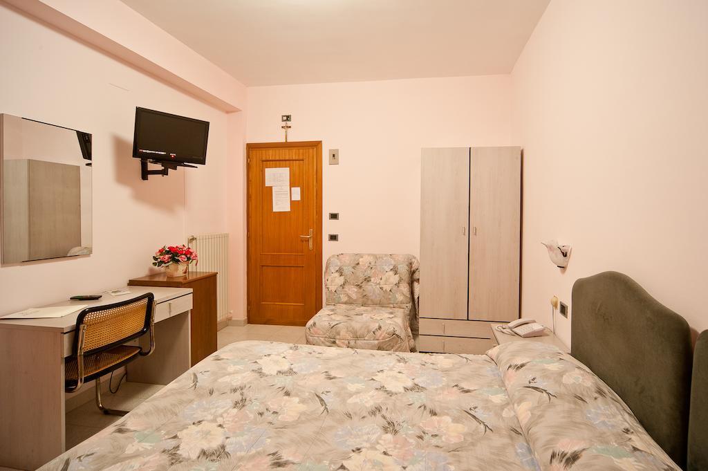 Hotel Il Quadrifoglio Cascia Δωμάτιο φωτογραφία