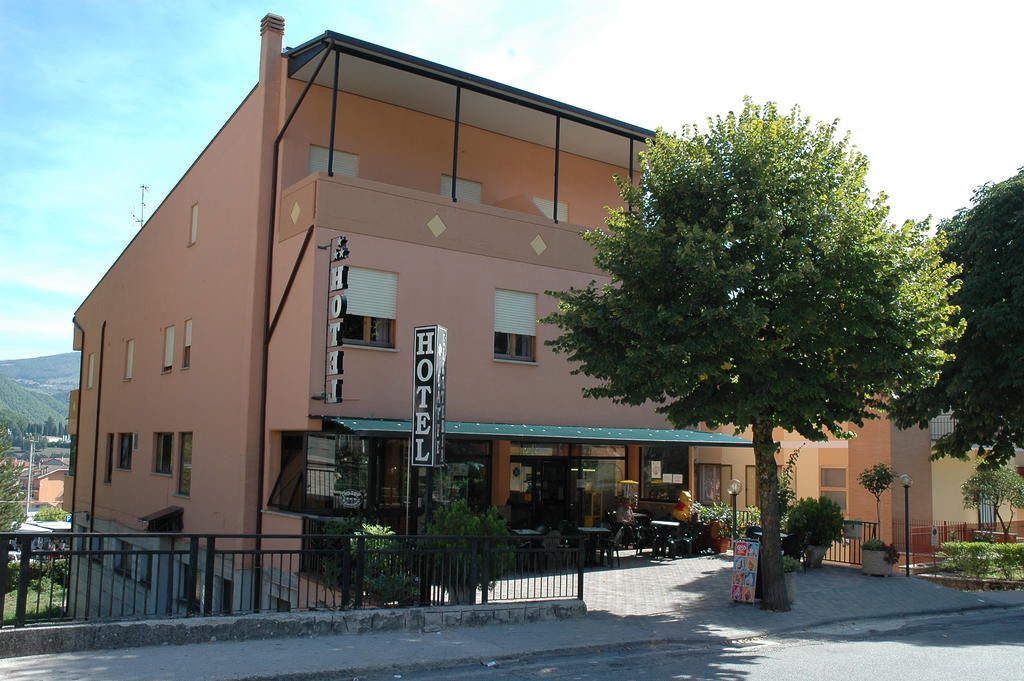 Hotel Il Quadrifoglio Cascia Εξωτερικό φωτογραφία
